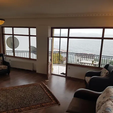 просторная 2 1 с панорамным видом на море Apartment