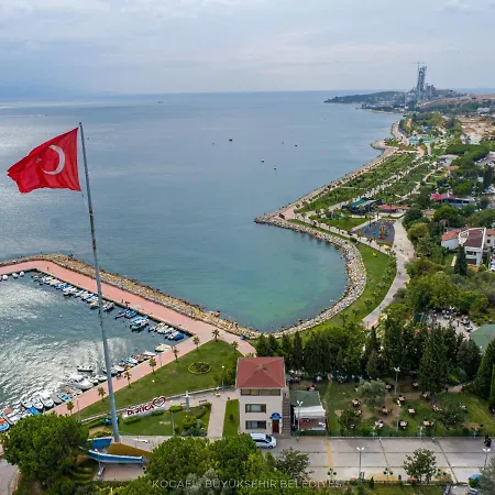 просторная 2 1 с панорамным видом на море דירה Darıca